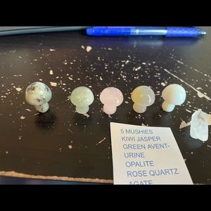 5 crystal mushies and additional crystal